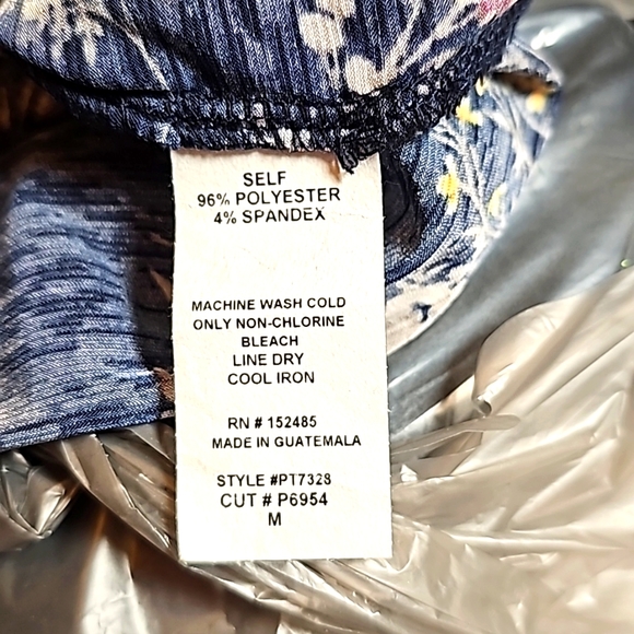 PaperMoon Navy Floral Sleeveless Top Size Medium – Polyester Spandex Blend - Picture 9 of 9